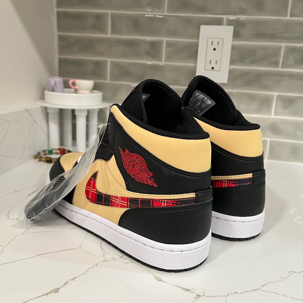 NIKE Air Jordan 1 Mid SE Sneakers. Men’s Size 10 Color Black Milticolor - Picture 7 of 12